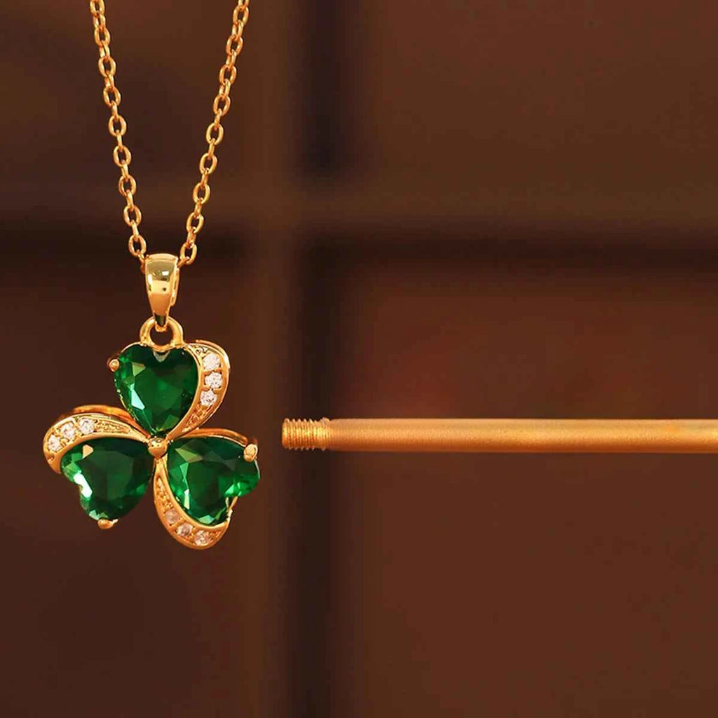 1 Emerald Stainless Steel Chain Collarbone Necklace Suitable For Gifting To Friends And Family