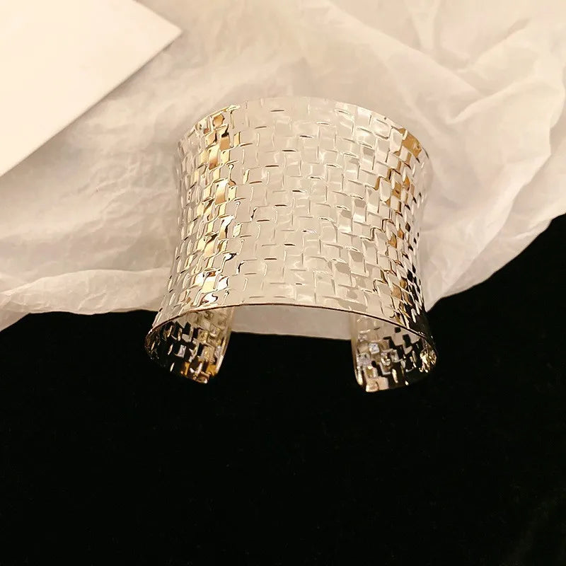 Elegant Luxury Wide Edge Bracelet - Personalized Temperament