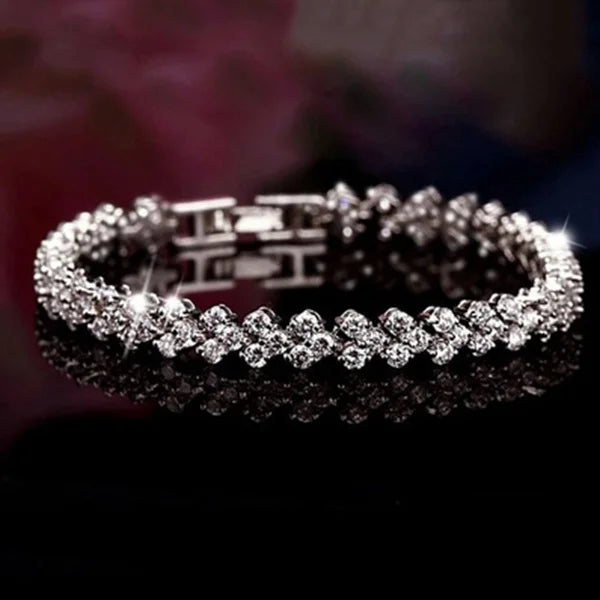 Elegant Roman Crystal Bracelet - Heart Chain Design
