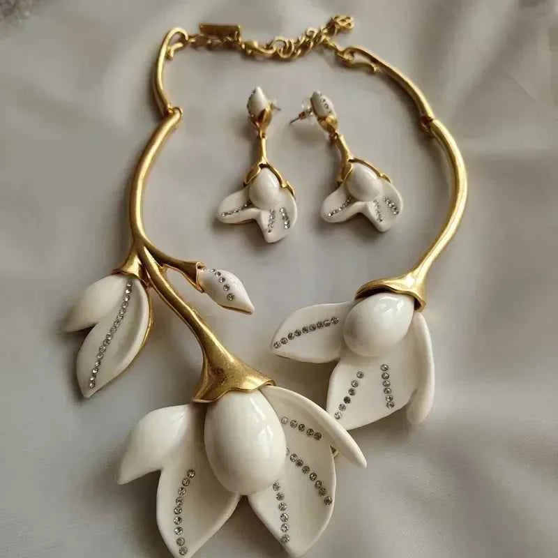 Elegant Magnolia Flower Jewelry Set - Gold-Plated Resin