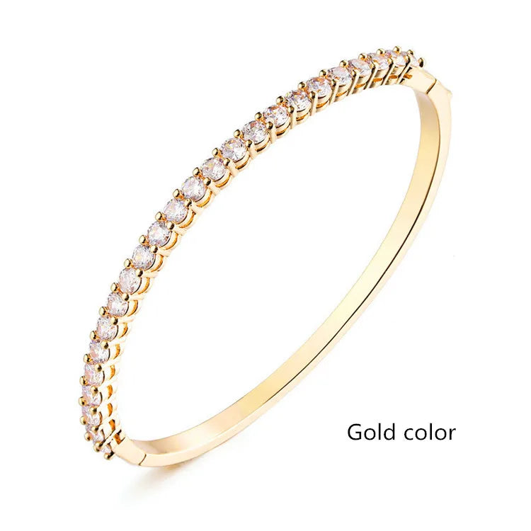 Elegant Luxury Cuff Bangle - 18K Gold Plated