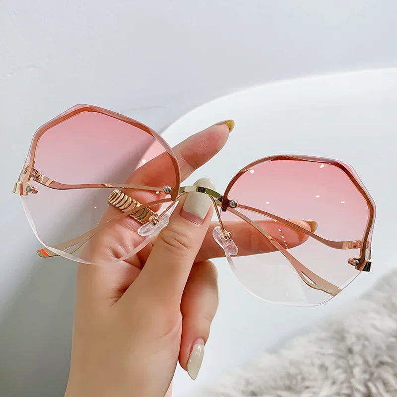 Vintage Oversized Square Sunglasses - UV400 Metal Design