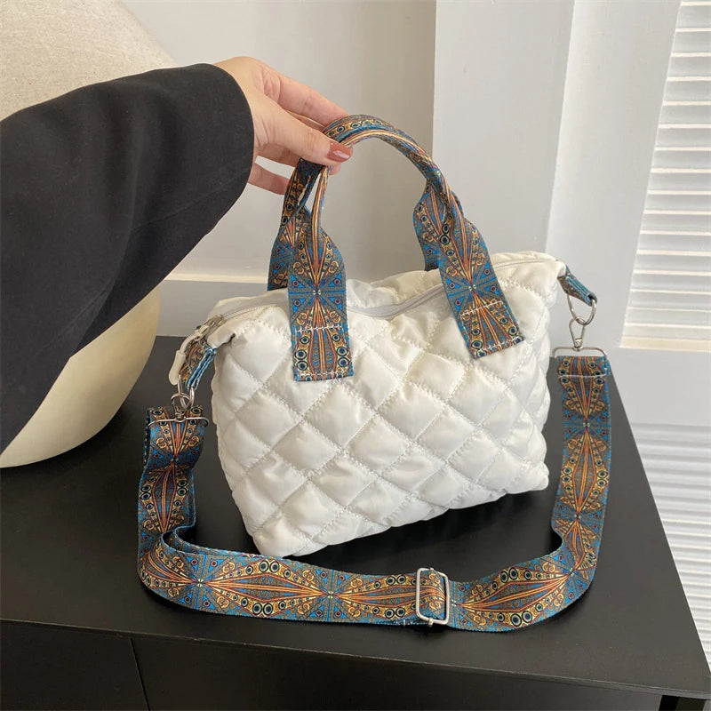 Elegant Rhombus Shoulder Bag - Spacious & Versatile