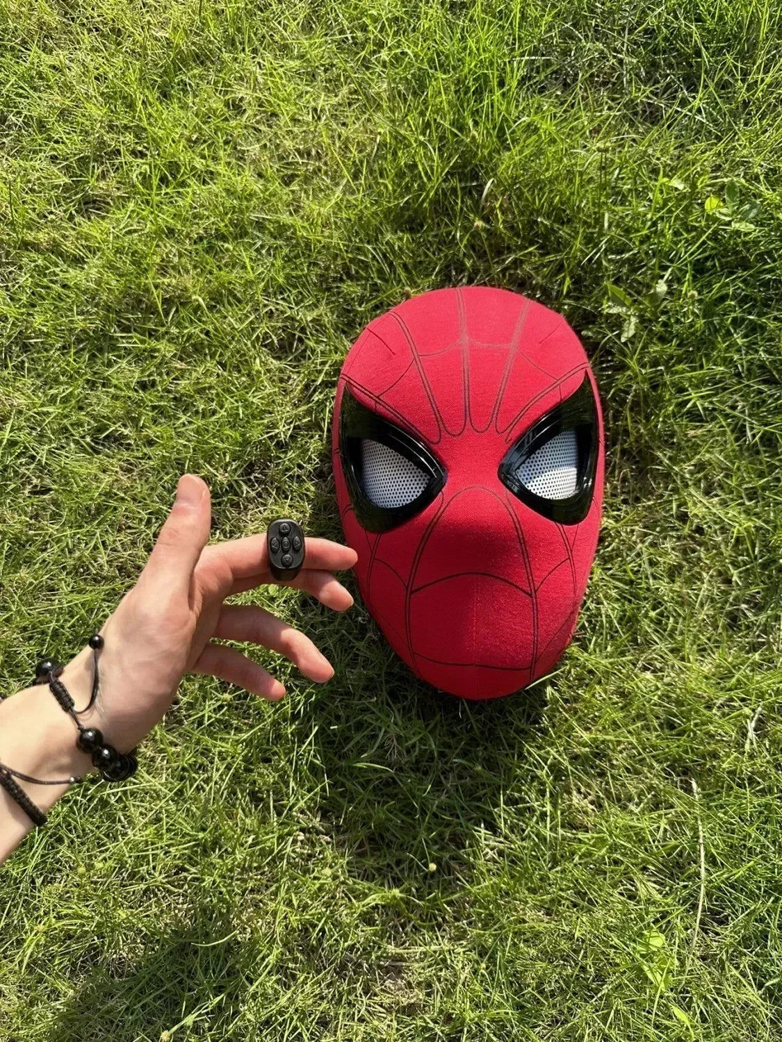 Interactive Spiderman Cosplay Mask - Remote Control Moving Eyes