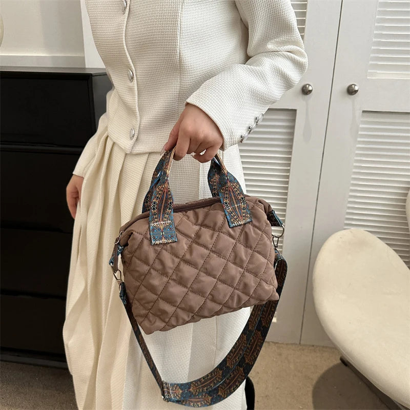 Elegant Rhombus Shoulder Bag - Spacious & Versatile