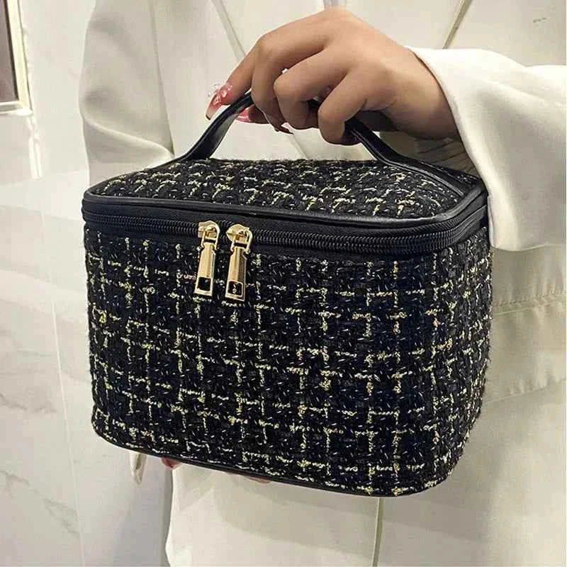 Elegant Knitted Makeup Bag - Portable Cosmetic Organizer
