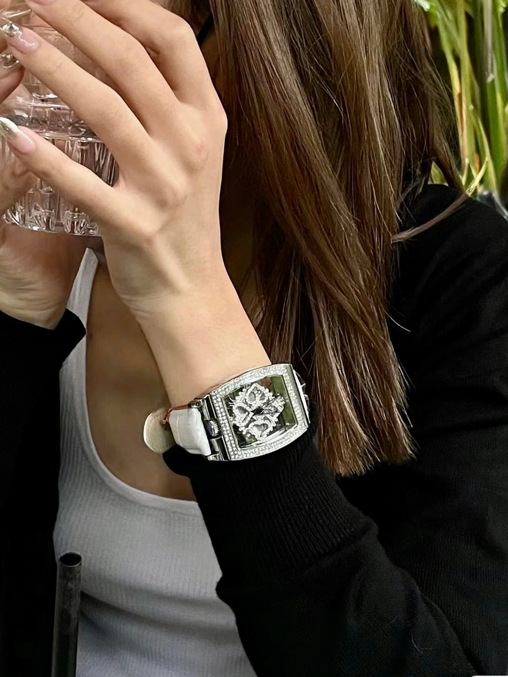 Elegant Luxury Women's Quartz Watch - Diamond Accented