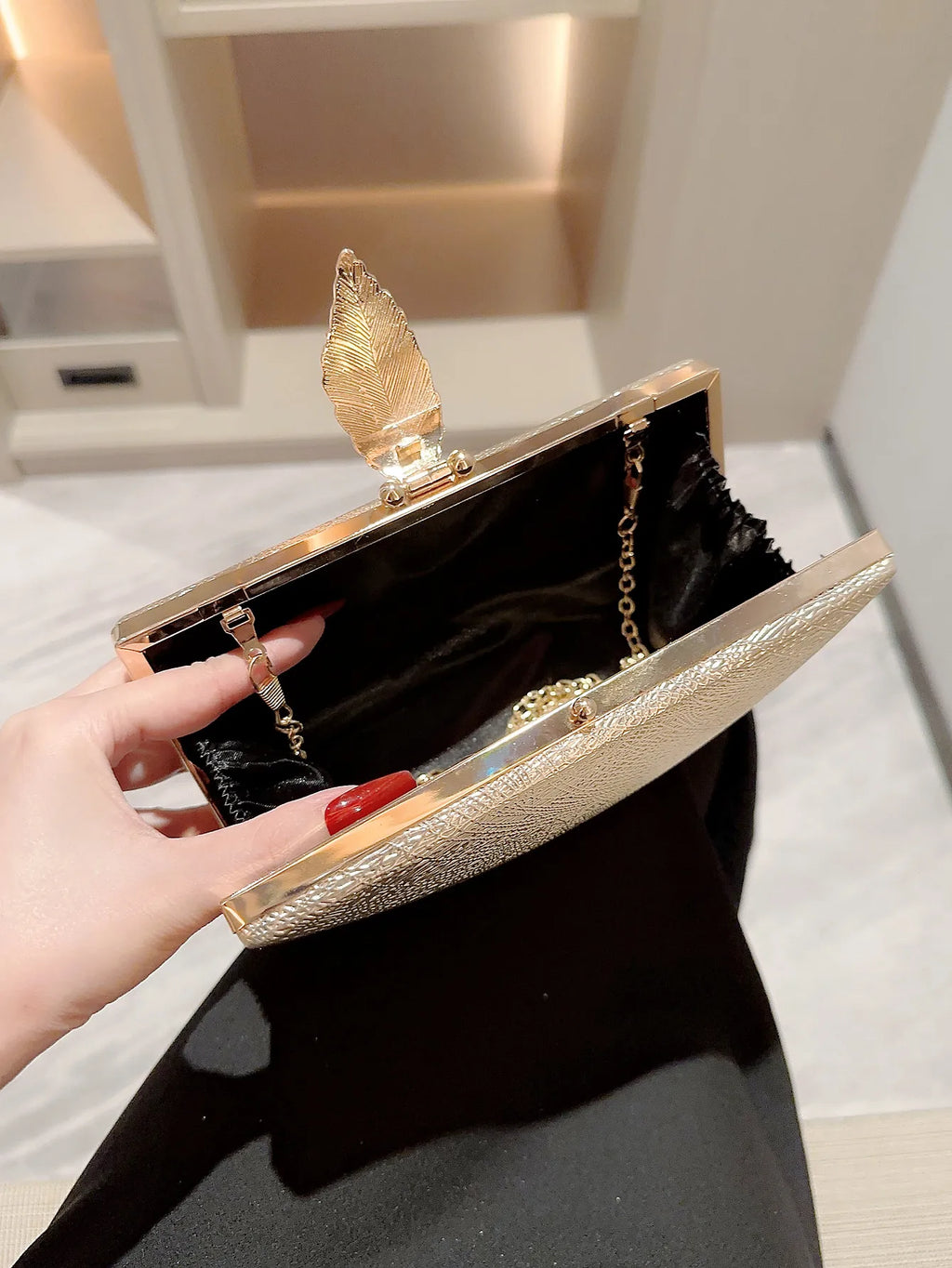 Elegant Gold Evening Clutch - Leaf Buckle Box Bag