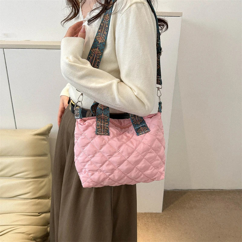 Elegant Rhombus Shoulder Bag - Spacious & Versatile