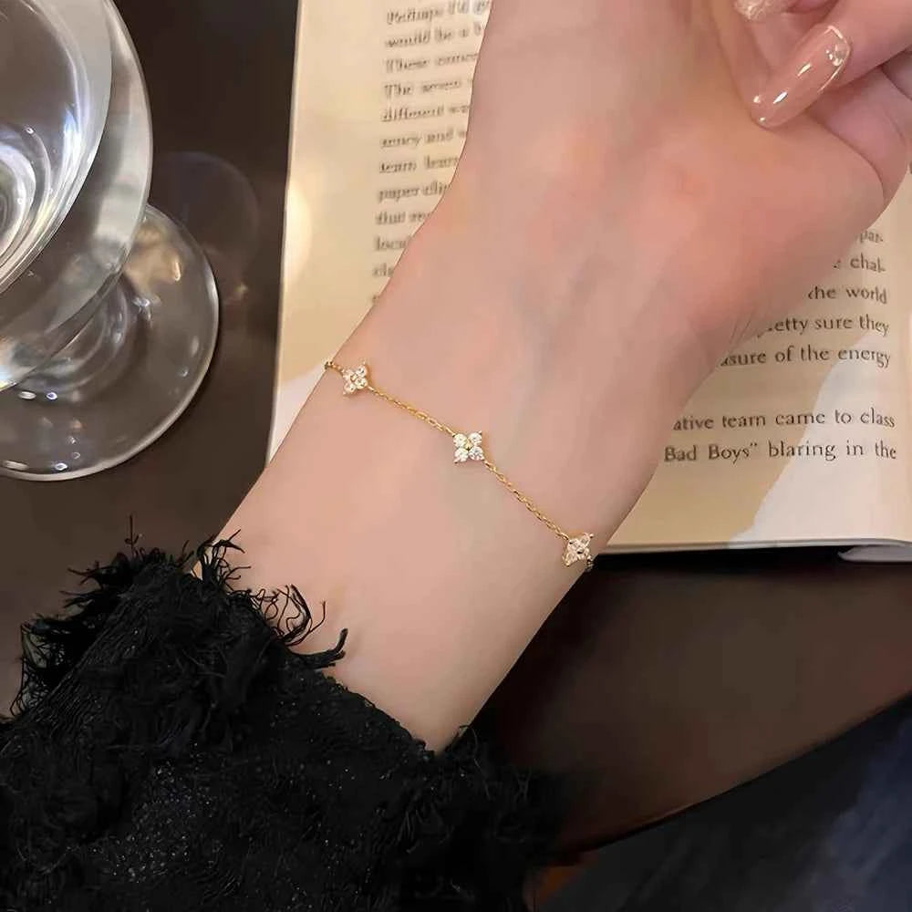 Luxury Four Leaf Clover Necklace - 18K Gold Plated Zircon