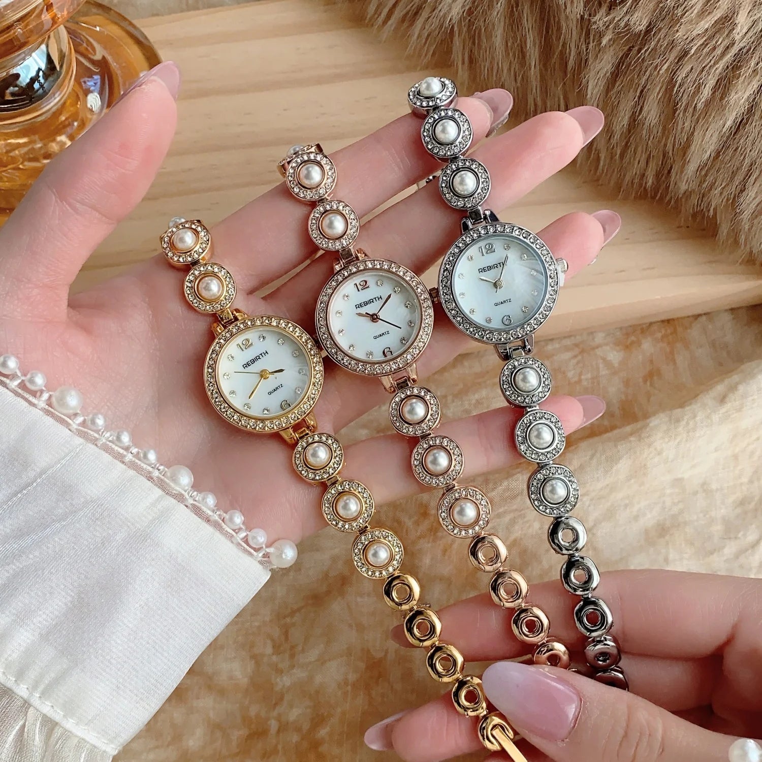 Elegant Pearl Bracelet Women's Watch - Diamond Quartz