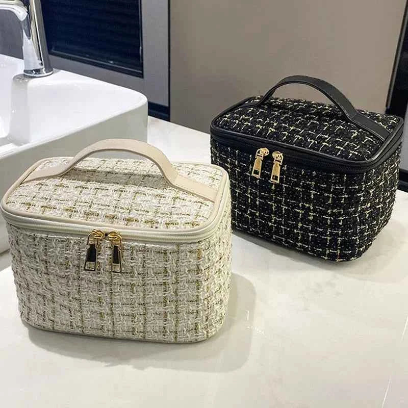 Elegant Knitted Makeup Bag - Portable Cosmetic Organizer