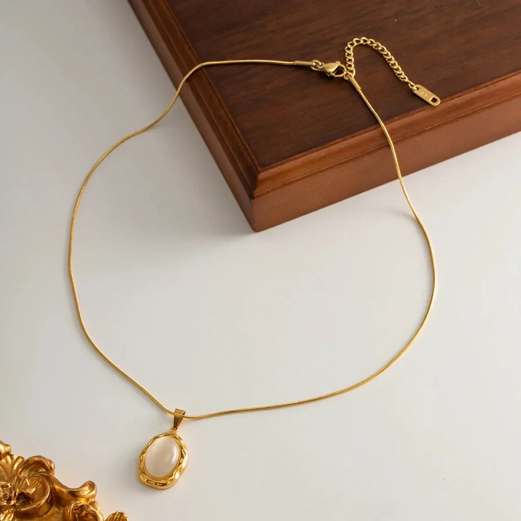 Luxury Gold Oval White Stone Pendant Necklace