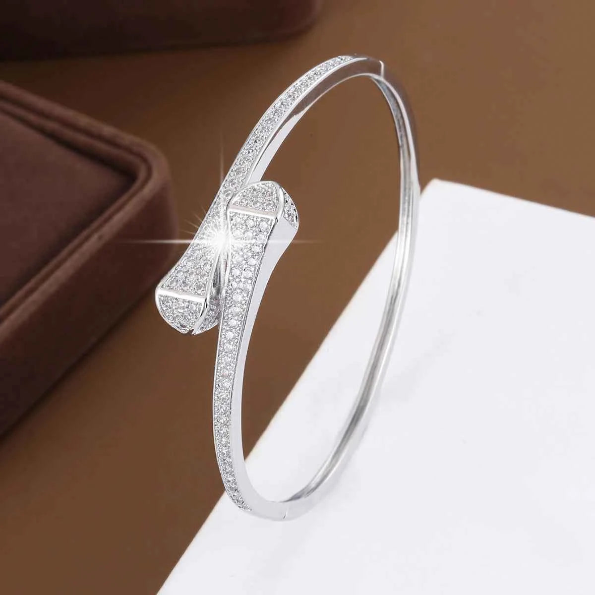 Fashionable Geometric Design Synthetic Zirconia Women'S Bracelet For Banquets And Gifting Jewelry Accessories