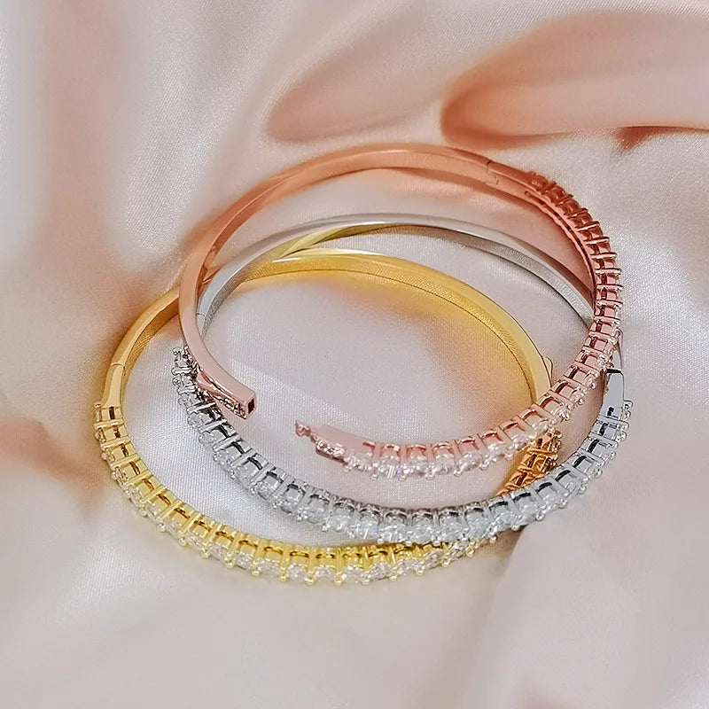 Elegant Luxury Cuff Bangle - 18K Gold Plated