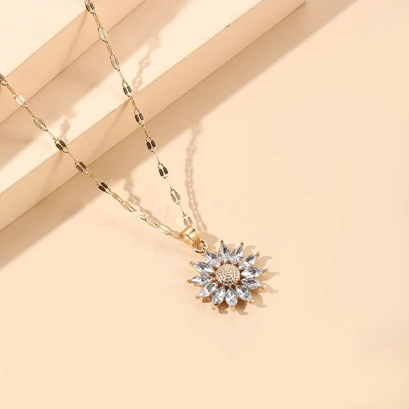 Elegant Gold Flower Necklace - Zirconia Light Luxury Pendant
