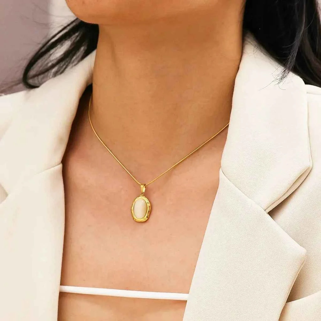 Luxury Gold Oval White Stone Pendant Necklace