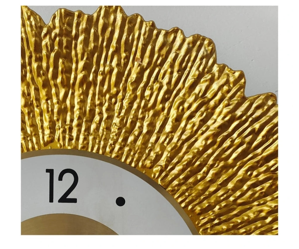 Elegant Luxury Metal Wall Clock - Modern Round Design
